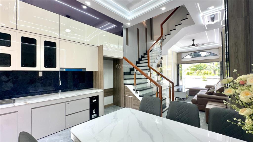 9942 bán nhà kdc icon central  p. tân đông hiệp, dĩ an  đối diện công viên  60m2  4pn  5,6 tỷ