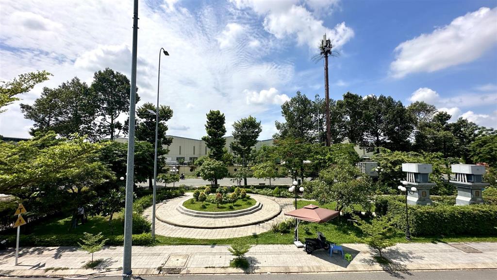 9942 bán nhà kdc icon central  p. tân đông hiệp, dĩ an  đối diện công viên  60m2  4pn  5,6 tỷ