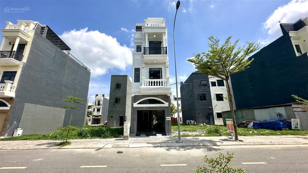 9942 bán nhà kdc icon central  p. tân đông hiệp, dĩ an  đối diện công viên  60m2  4pn  5,6 tỷ