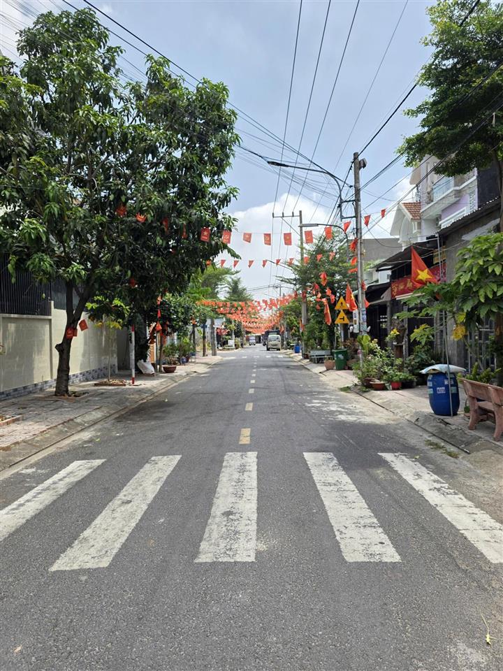8389  bán nhà 1t1l sân ô tô 7 chỗ gần ngã tư chiêu liêu, p. tân bình, tp. dĩ an 105m2  4,6 tỷ