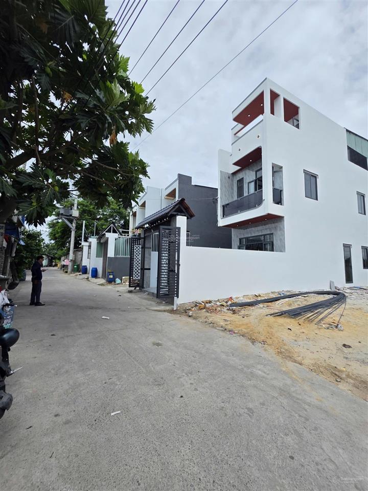 9239  bán nhà 2 mặt tiền gần cây xăng hạnh nguyên, p. thái hoà, tân uyên, 4pn, sân ôtô, giá 3,5 tỷ