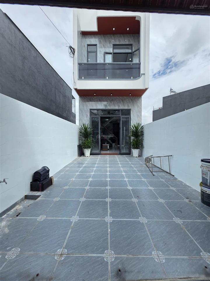 9239  bán nhà 2 mặt tiền gần cây xăng hạnh nguyên, p. thái hoà, tân uyên, 4pn, sân ôtô, giá 3,5 tỷ