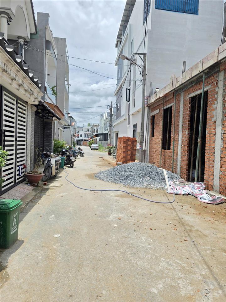 486 bán đất gần chợ hóa an, biên hòa, đ. hoàng minh chánh  89,6m2 tc 100% đường 8m thông  2,7 tỷ