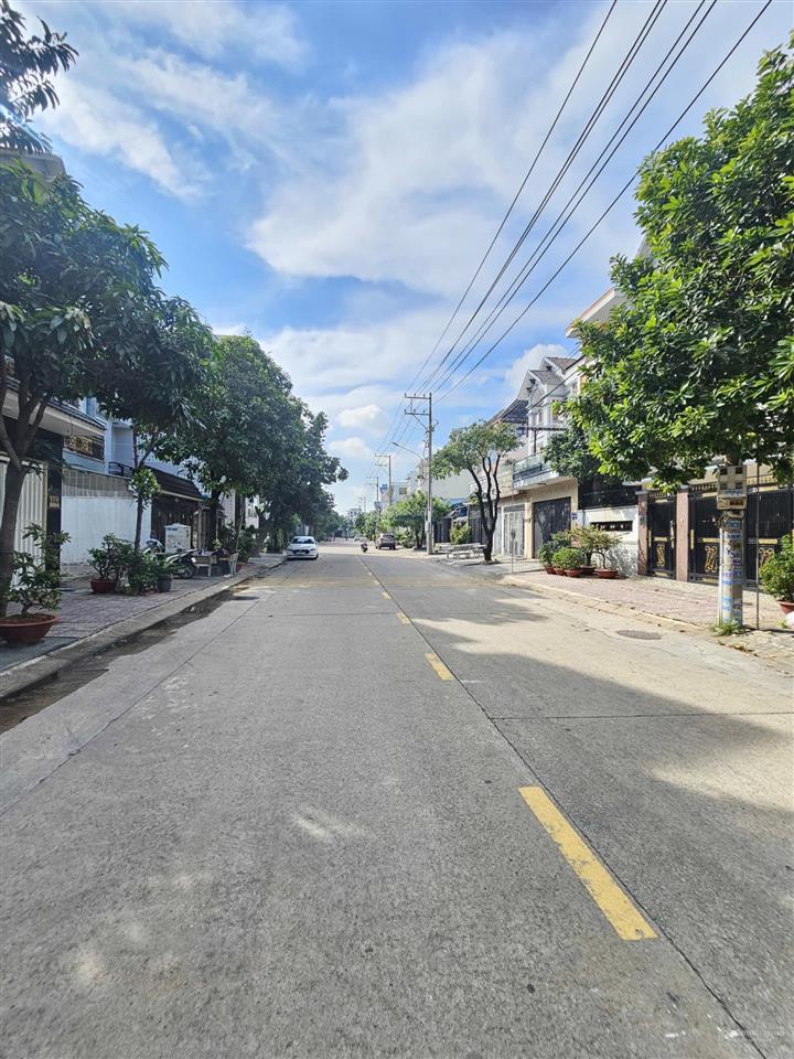 Đất mặt tiền đường 17 trung tâm hành chính dĩ an, gần trường q.tế việt anh 110m2, 5x22m 7,7 tỷ
