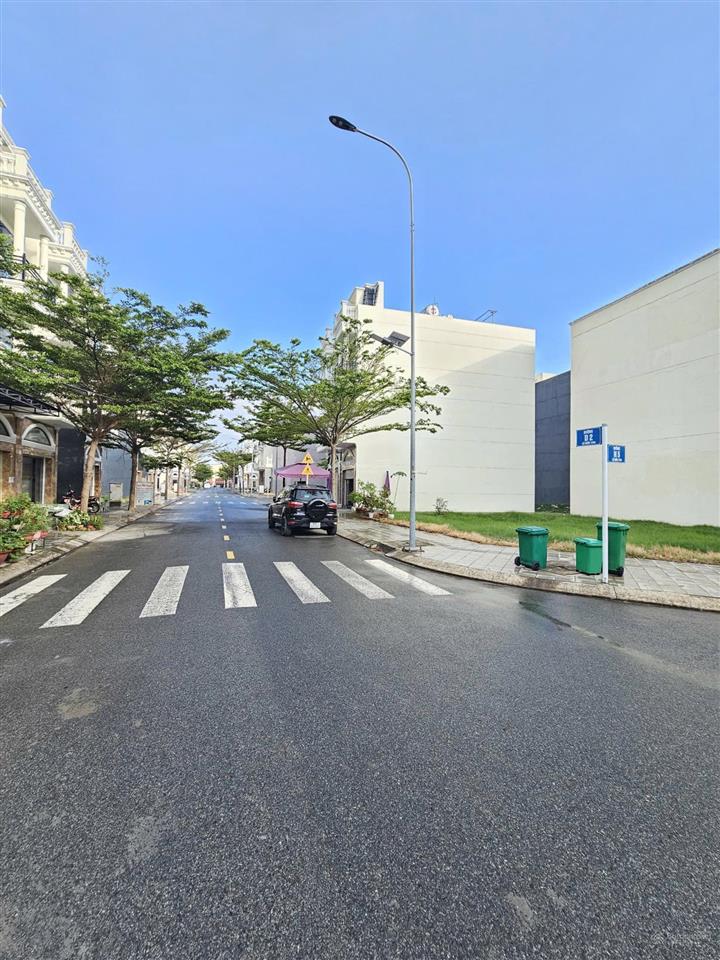 616  bán lô góc 2 mặt tiền kdc icon central, p. dĩ an, tp. hcm  72,7m2, thổ cư 100%  4,1 tỷ tl