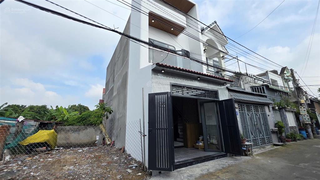 444  bán nhà tân đông hiệp, dĩ an gần ngã tư chiêu liêu, 3pn, đường ôtô  giá 3,95 tỷ
