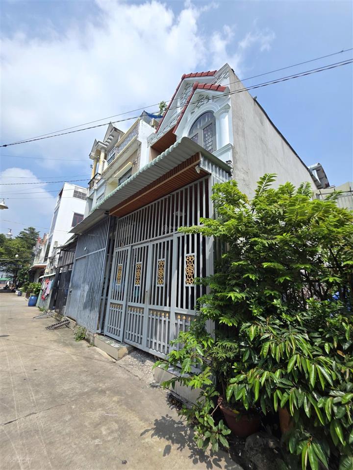 Bán nhà gần chợ phú phong 100m, 3pn, đường 7m, giá 2,55 tỷ
