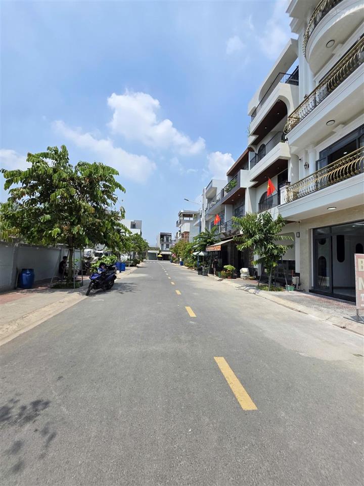 8904 bán nhà đông hòa dĩ an, khu đồng bộ, sân ôtô, 4 tầng, 66,2m2, 4 phòng ngủ, full nội thất