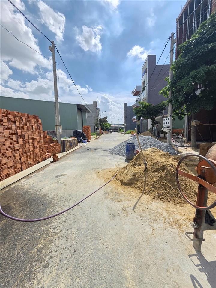 857  bán đất bình hòa thuận an gần cầu ông bố  68,6m2 thổ cư 100%, đường 12m 2,7 tỷ
