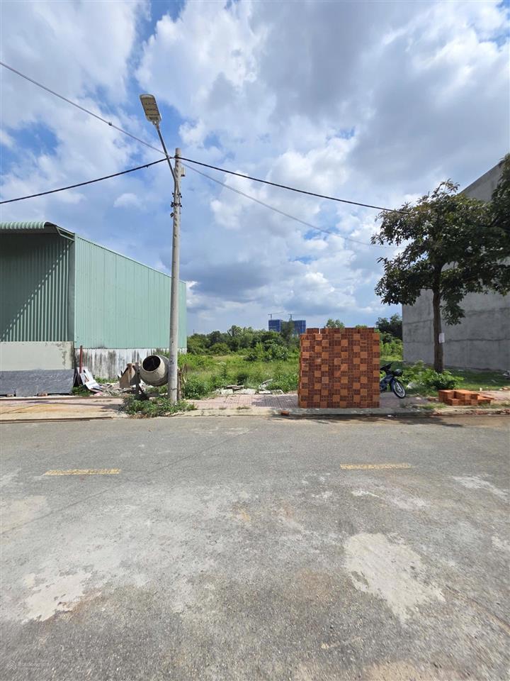 857  bán đất bình hòa thuận an gần cầu ông bố  68,6m2 thổ cư 100%, đường 12m 2,7 tỷ