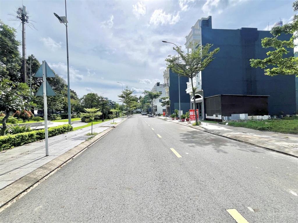 Bán đất kdc icon central dĩ an đối diện công viên thoáng mát, 60m2, đường 12m  giá 3,3 tỷ tl