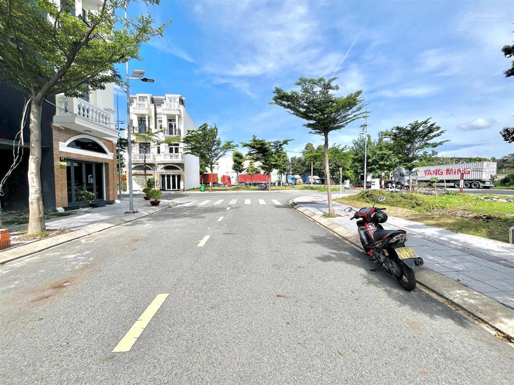 Bán đất kdc icon central dĩ an đối diện công viên thoáng mát, 60m2, đường 12m  giá 3,3 tỷ tl
