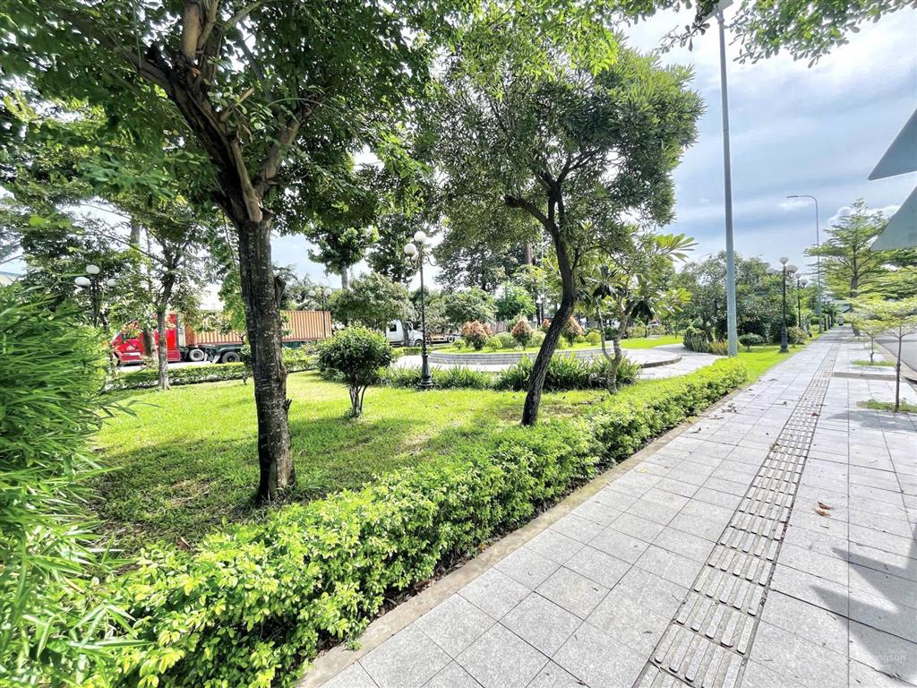 Bán đất kdc icon central dĩ an đối diện công viên thoáng mát, 60m2, đường 12m  giá 3,3 tỷ tl