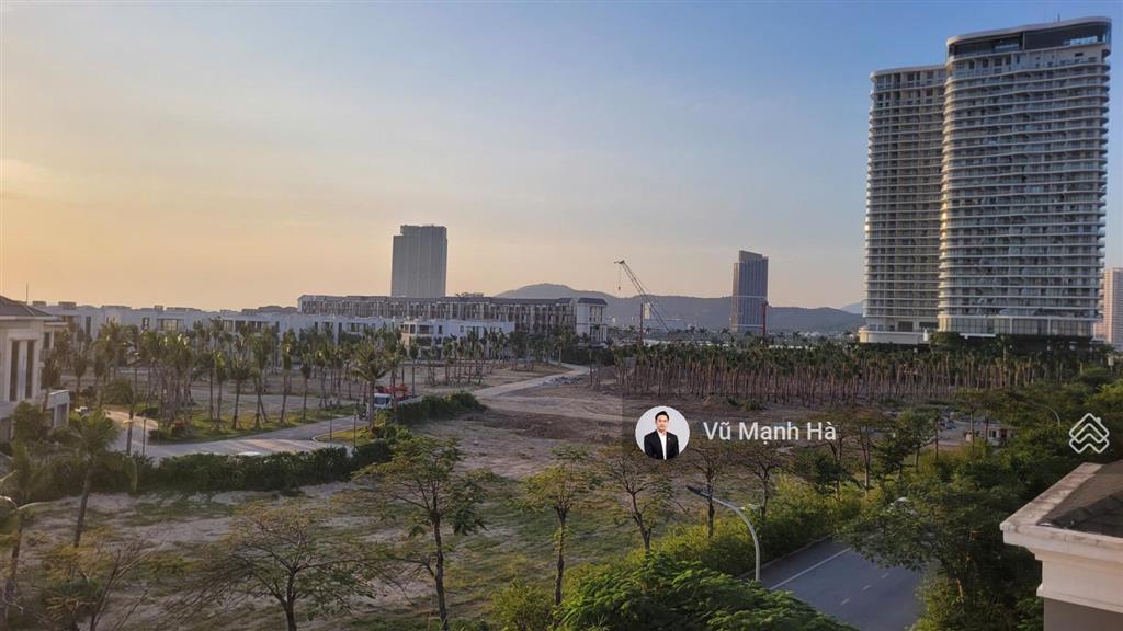 Căn góc liền kề grand bay townhouse diện tích lớn cách biển 300m.