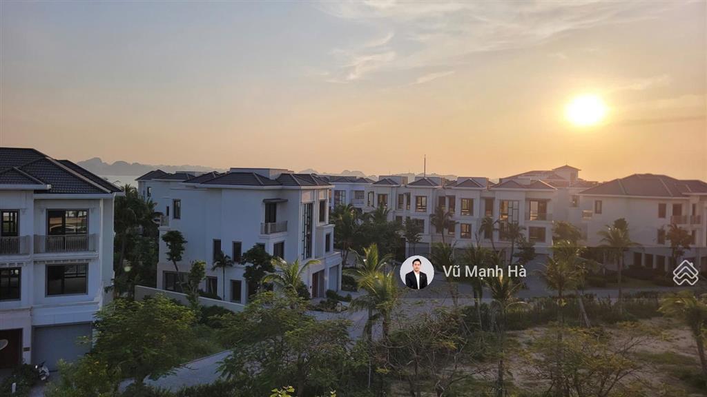 Căn góc liền kề grand bay townhouse diện tích lớn cách biển 300m.