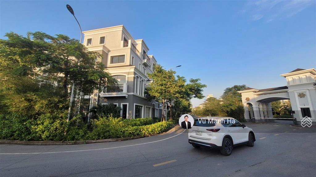 Căn góc liền kề grand bay townhouse diện tích lớn cách biển 300m.