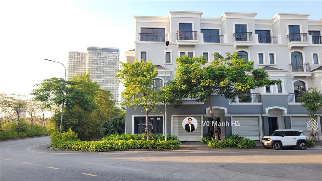 Căn góc liền kề grand bay townhouse diện tích lớn cách biển 300m.