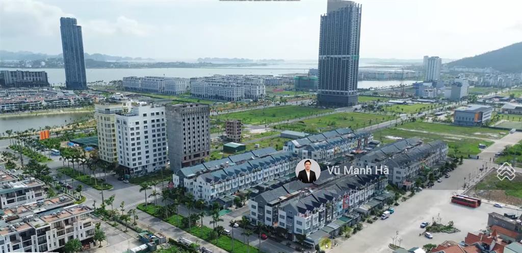Đất đa giác hùng thắng bãi cháy, cạnh liền kề san hô