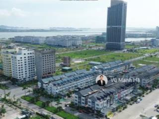 Đất đa giác hùng thắng bãi cháy, cạnh liền kề san hô