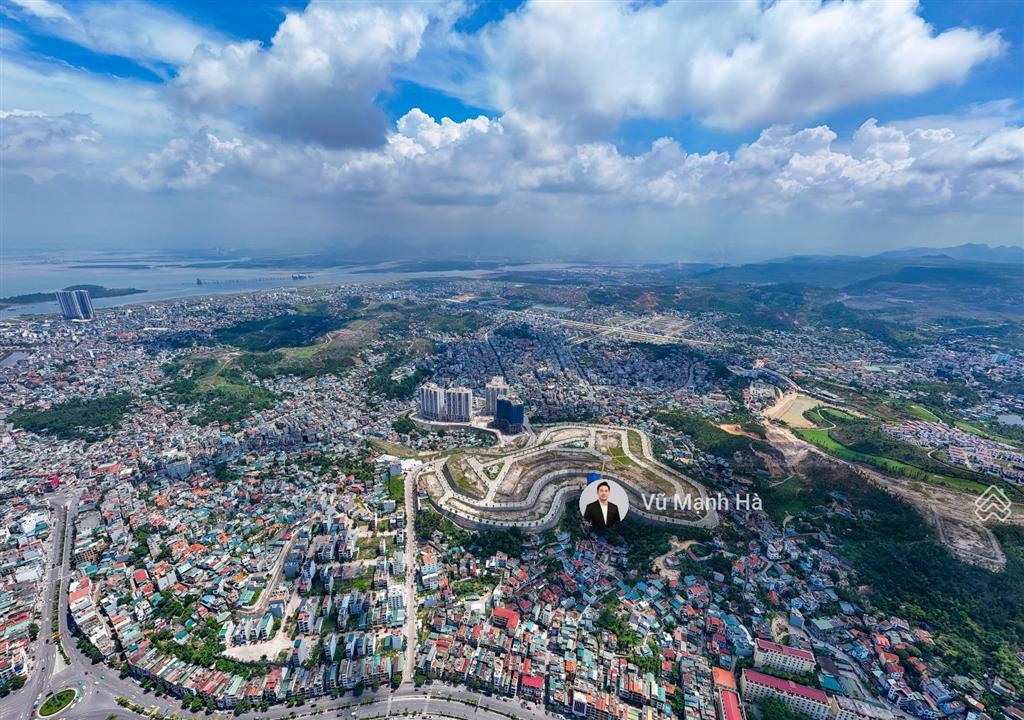 Liền kề đồi ngân hàng cạnh nhà ở xã hội