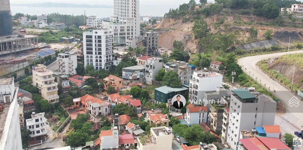 Đất bãi cháy rộng sau khách sạn hoàng gia trung tâm khu du lịch