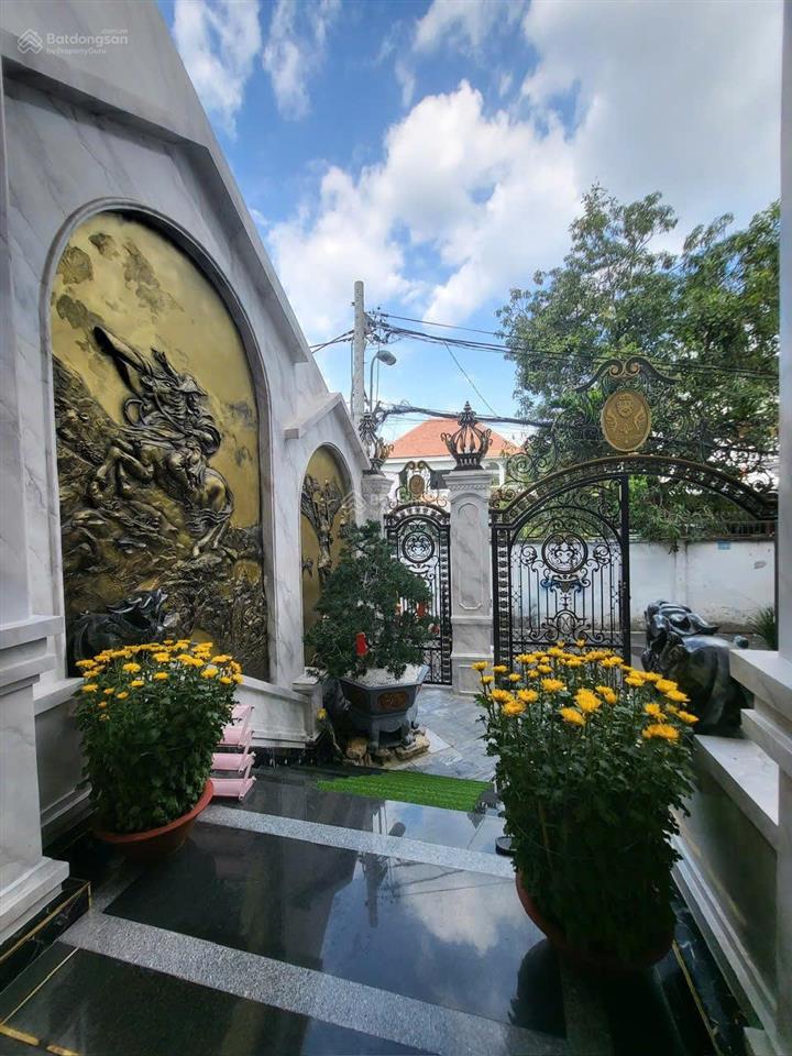 Siêu phẩm biệt thự trục đường hoa lan,8m x 16m (130m). giá 45tỷ , quận phú nhuận.