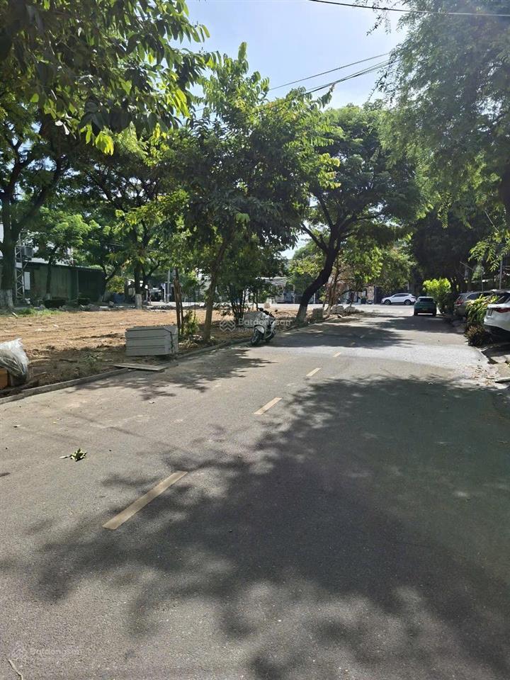 Một căn duy nhất đất mặt tiền phần lăng view công viên cơ hội hiếm!
