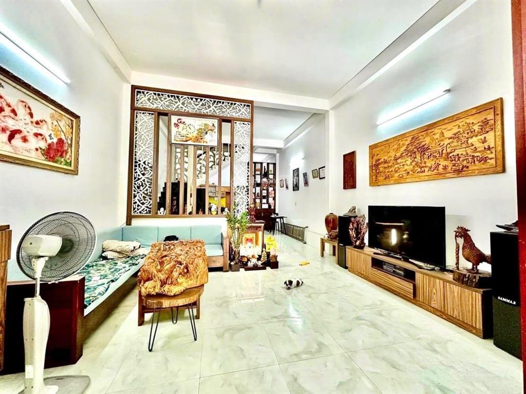 Hiếm  giá ngon đầu tư  nhà đẹp 2 tầng vào ở ngay  3 bước chân ra bãi tắm thanh khê