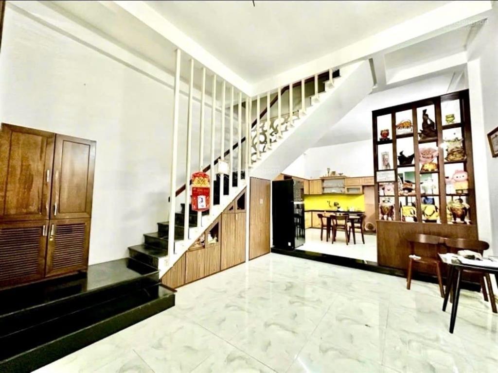 Hiếm  giá ngon đầu tư  nhà đẹp 2 tầng vào ở ngay  3 bước chân ra bãi tắm thanh khê