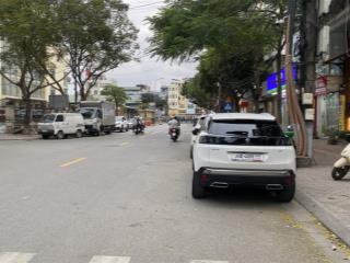 Rẻ hơn 2tỷ so với xung quanh  đất phố trạm 51m2. mặt tiền 3m7. ngõ 3 gác thông  vài bước ra ô tô