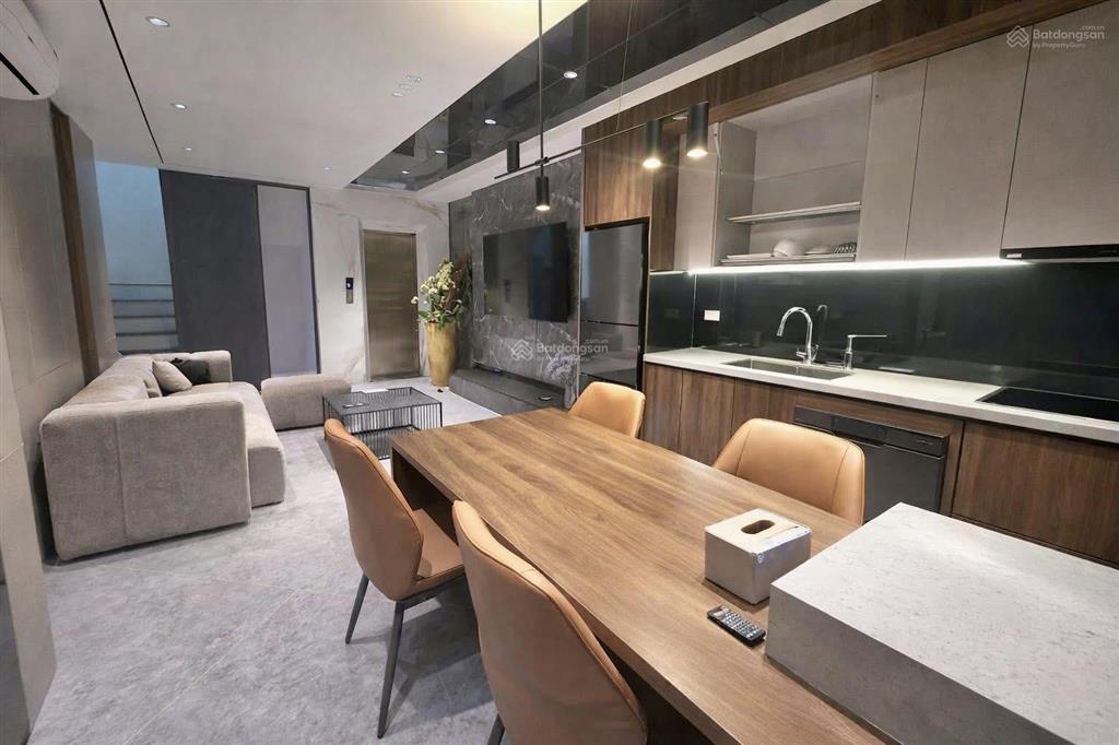 12 tỷ nhà 50m2 phố trạm  long biên  lô góc  ô tô vào nhà  thang máy  full nội thất xịn