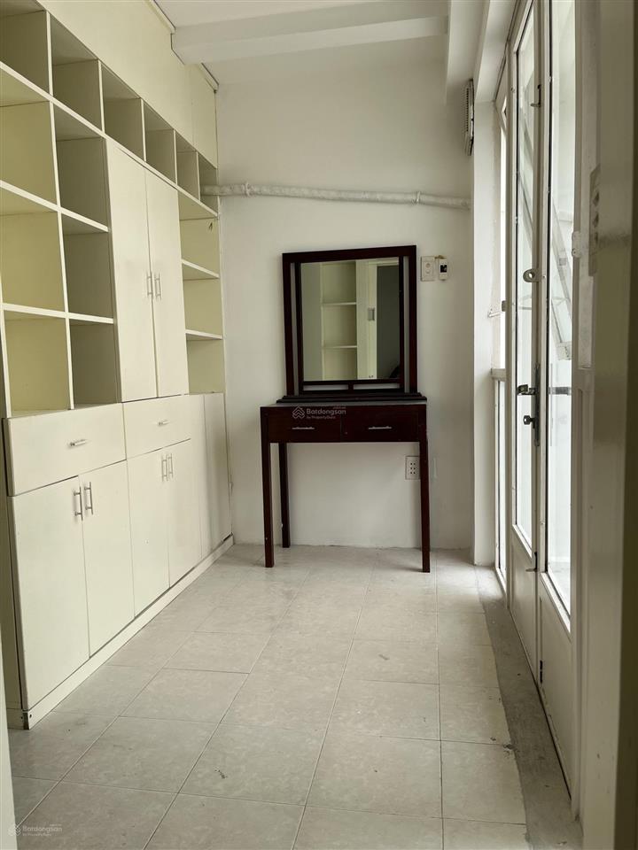 Cần bán căn hộ lầu 4 an hoà 6 có thang máy.
