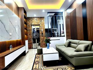 Bán gấp!gần giải phóng 30m mt 3.6m 6 tầng thang máy ô tô qua nhà