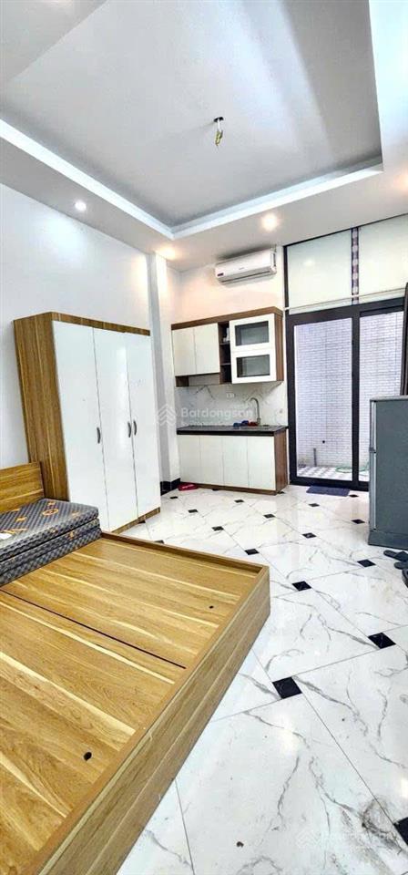Tân mai  vừa ở vừa kinh doanh  20m ra ô tô tránh  dòng tiền 55tr/tháng