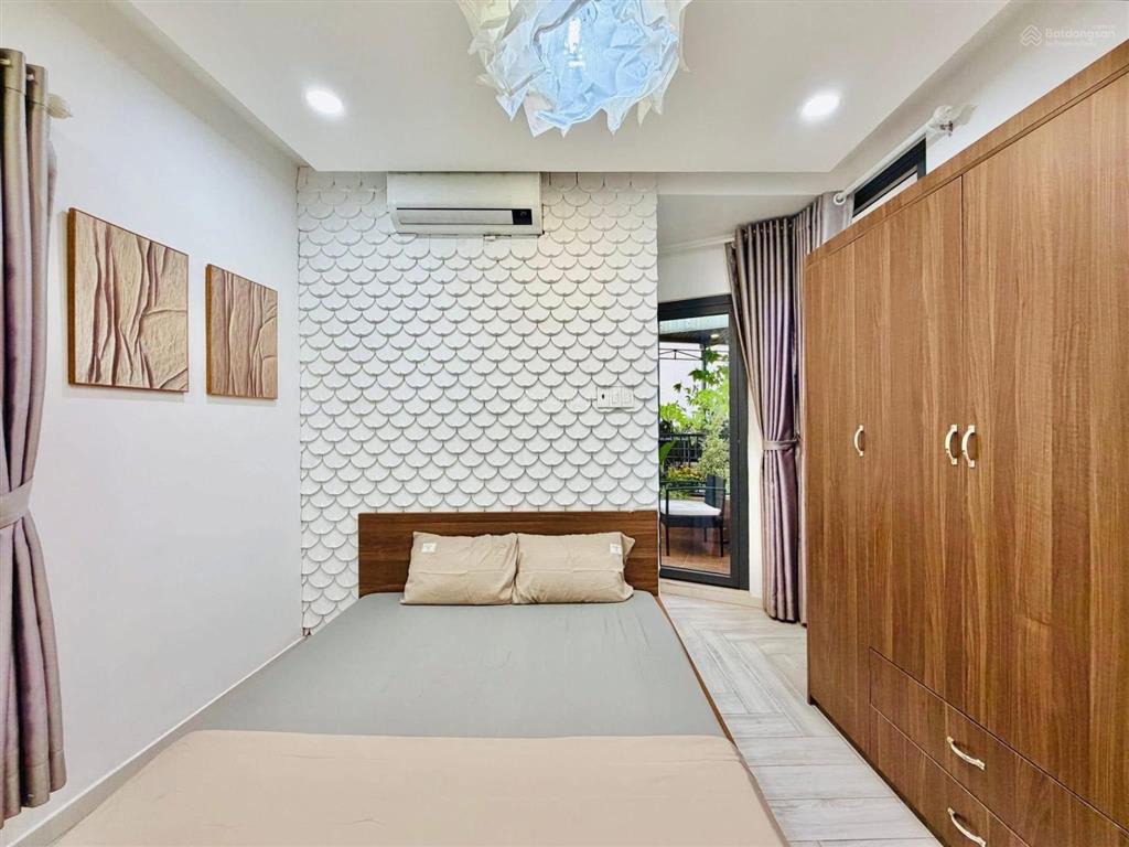 Nhà mới ở ngay, sát trường đhcn  ngay chợ gò vấp  3 tầng  4pn, cn 37m2  nguyễn thái sơn p5