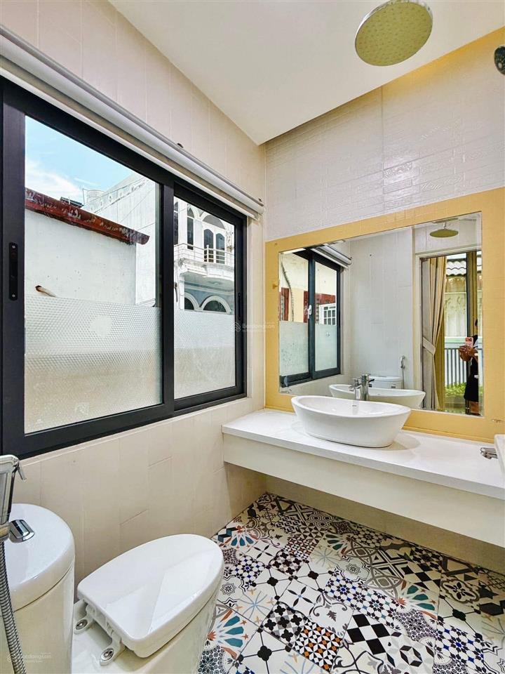 Nhà mới ở ngay, sát trường đhcn  ngay chợ gò vấp  3 tầng  4pn, cn 37m2  nguyễn thái sơn p5