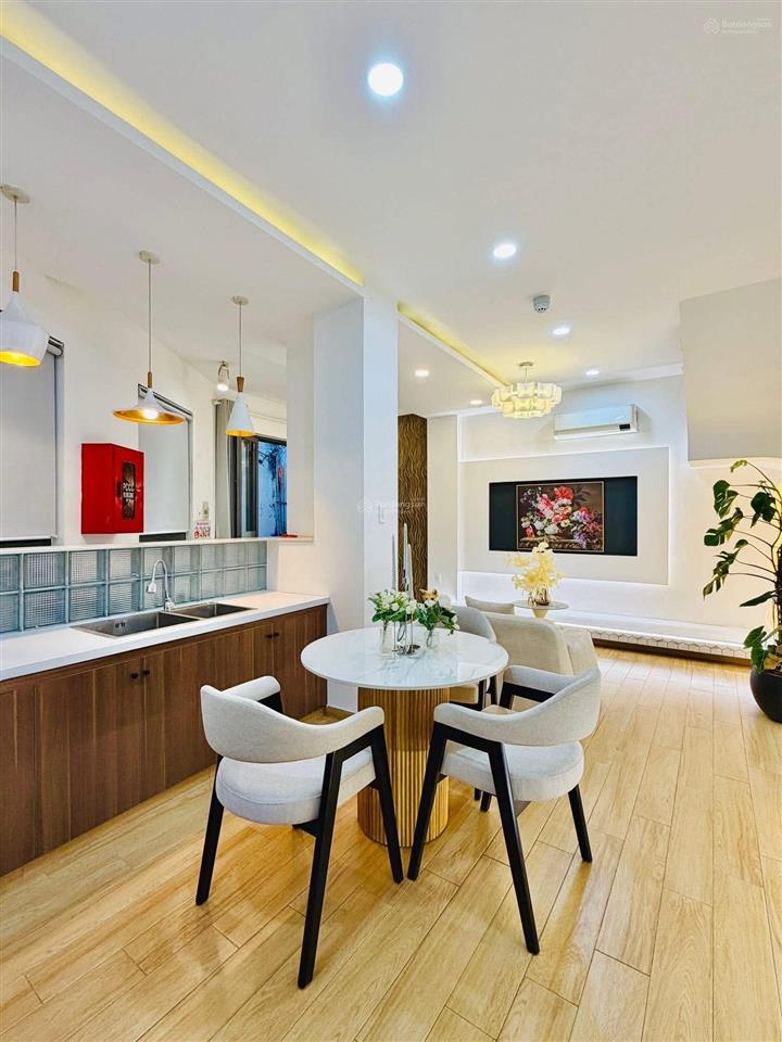 Nhà mới ở ngay, sát trường đhcn  ngay chợ gò vấp  3 tầng  4pn, cn 37m2  nguyễn thái sơn p5