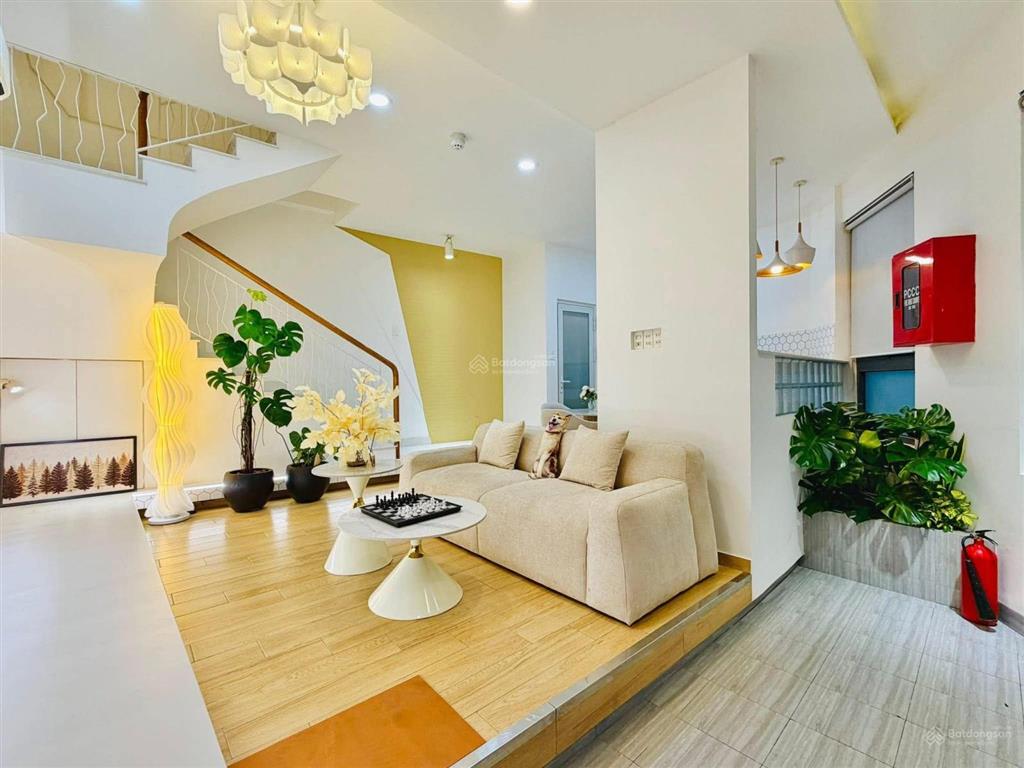 Nhà mới ở ngay, sát trường đhcn  ngay chợ gò vấp  3 tầng  4pn, cn 37m2  nguyễn thái sơn p5