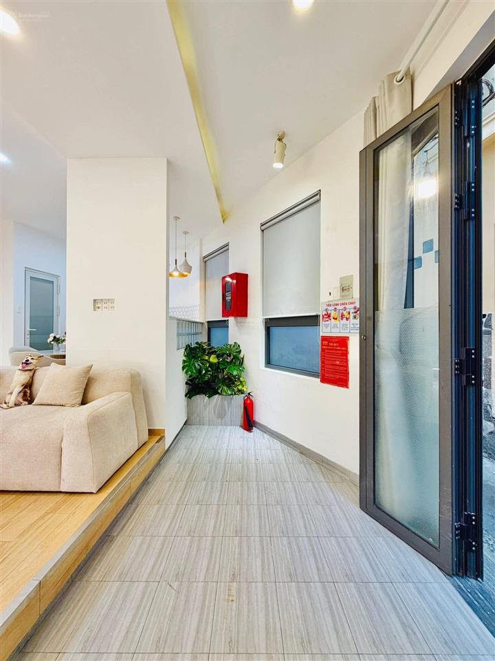 Nhà mới ở ngay, sát trường đhcn  ngay chợ gò vấp  3 tầng  4pn, cn 37m2  nguyễn thái sơn p5