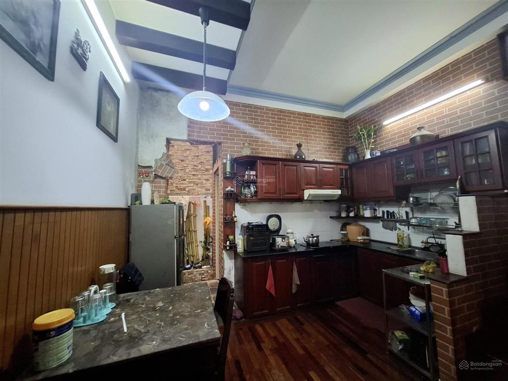 Chỉ 4.2 tỷ nhà 3 tầng kiên cố  41m2  sổ vuông a4. cách 50m ra mt. hoàn công đủ
