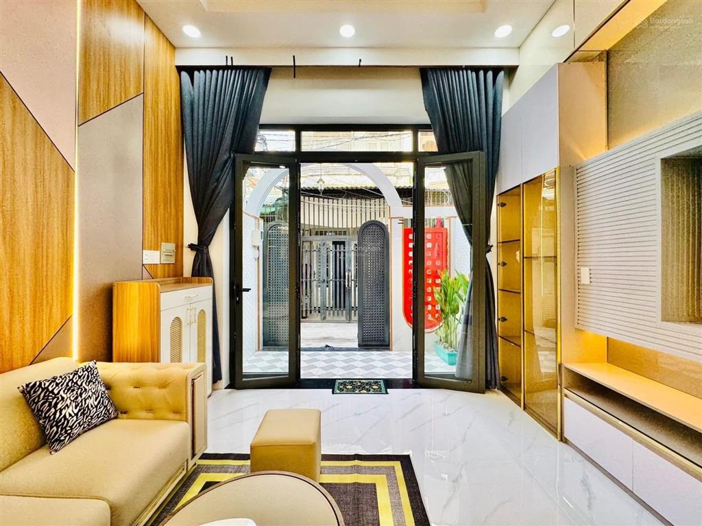 50m ra mt, hẻm 4m 1trục, xh đỗ cửa, 3 tầng kiên cố, 3pn, phòng thờ st. full nt