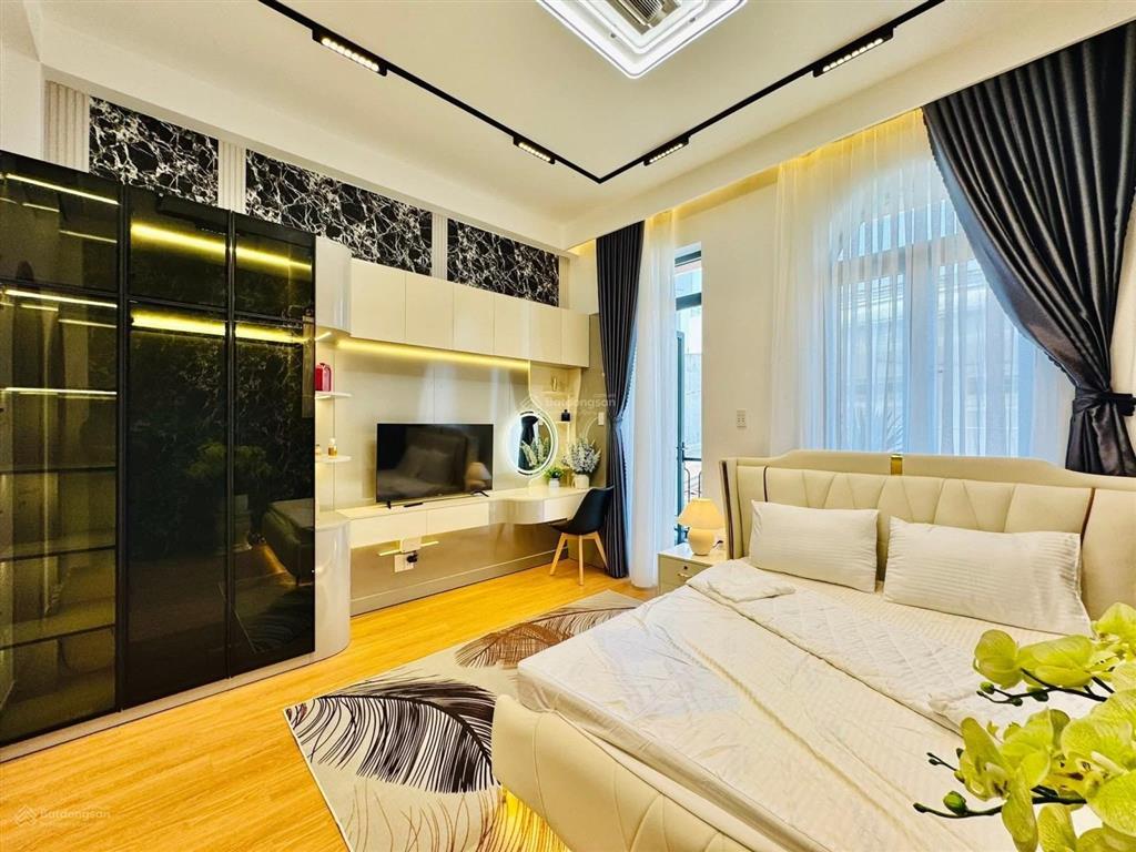 50m ra mt, hẻm 4m 1trục, xh đỗ cửa, 3 tầng kiên cố, 3pn, phòng thờ st. full nt