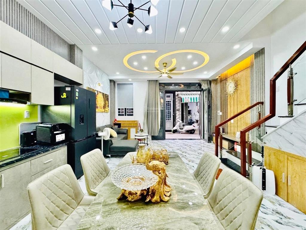 4 tầng  3pn 1 phòng thờ, sân thượng rộng  ngang đẹp 5.5m  42m2  kqh klg