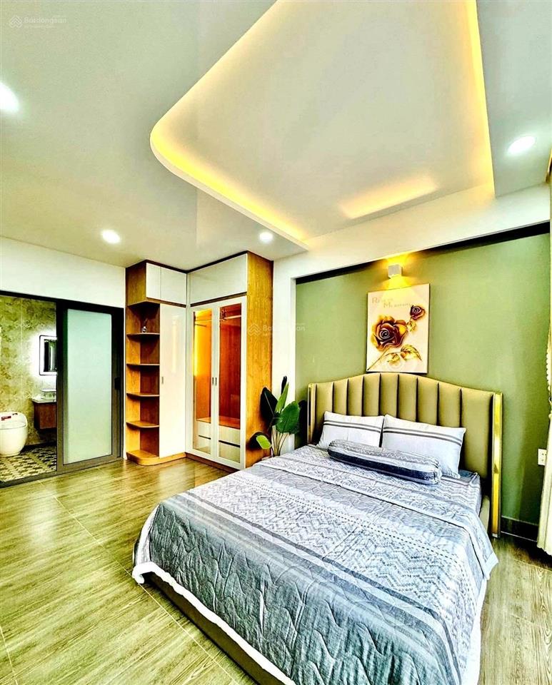 4 tầng  3pn 1 phòng thờ, sân thượng rộng  ngang đẹp 5.5m  42m2  kqh klg