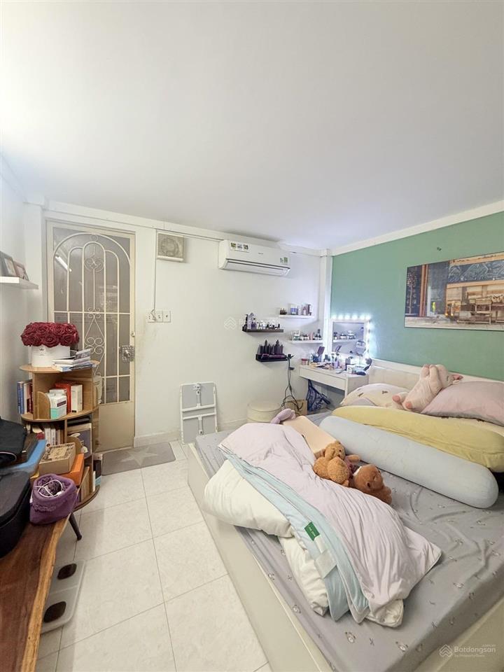 Nhà đẹp chính chủ gửi 32m2, ôtô đỗ cửa  20m ra hẻm xe tải thông  3 tầng  sổ nở hậu tài lộc