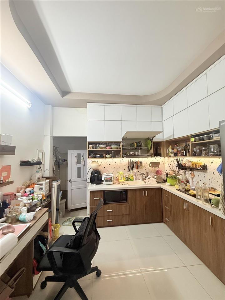Nhà đẹp chính chủ gửi 32m2, ôtô đỗ cửa  20m ra hẻm xe tải thông  3 tầng  sổ nở hậu tài lộc