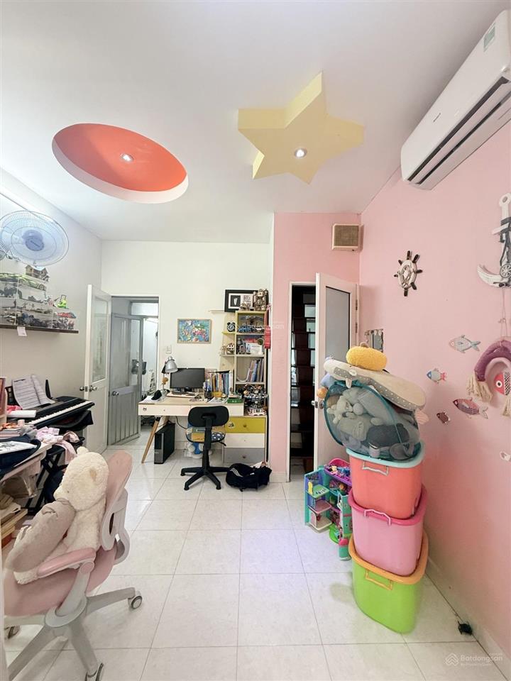 Nhà đẹp chính chủ gửi 32m2, ôtô đỗ cửa  20m ra hẻm xe tải thông  3 tầng  sổ nở hậu tài lộc