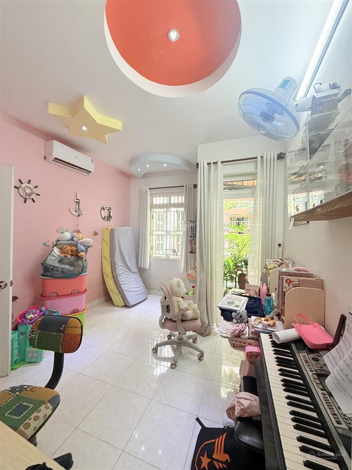 Nhà đẹp chính chủ gửi 32m2, ôtô đỗ cửa  20m ra hẻm xe tải thông  3 tầng  sổ nở hậu tài lộc