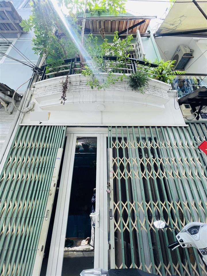 Nhà đẹp chính chủ gửi 32m2, ôtô đỗ cửa  20m ra hẻm xe tải thông  3 tầng  sổ nở hậu tài lộc