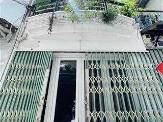 Nhà đẹp chính chủ gửi 32m2, ôtô đỗ cửa  20m ra hẻm xe tải thông  3 tầng  sổ nở hậu tài lộc